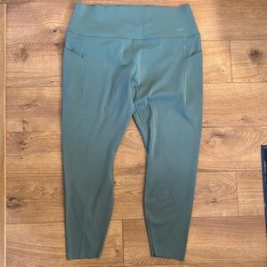 Nike Dri-Fit universa Green High-Waisted Leggings